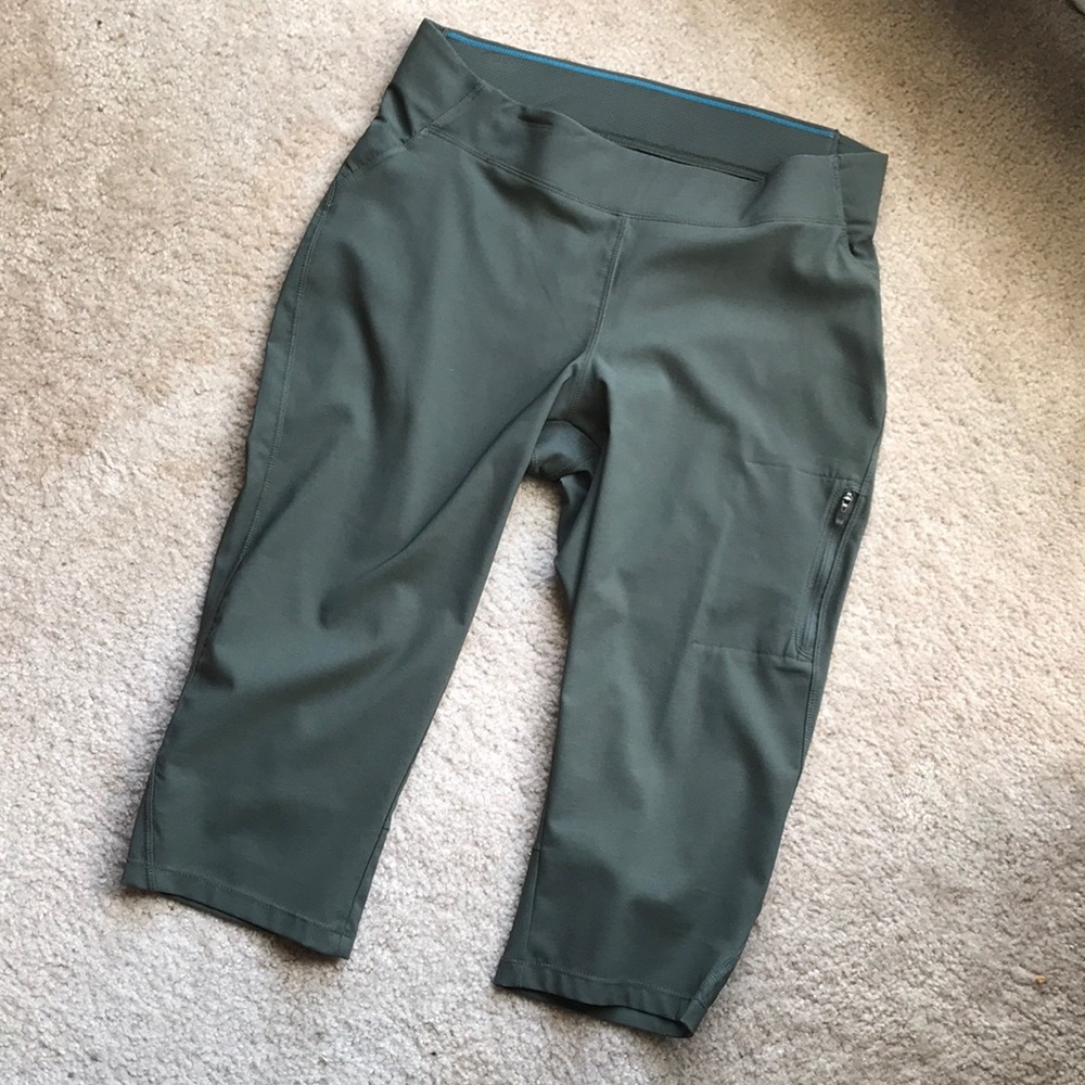 Columbia green capris